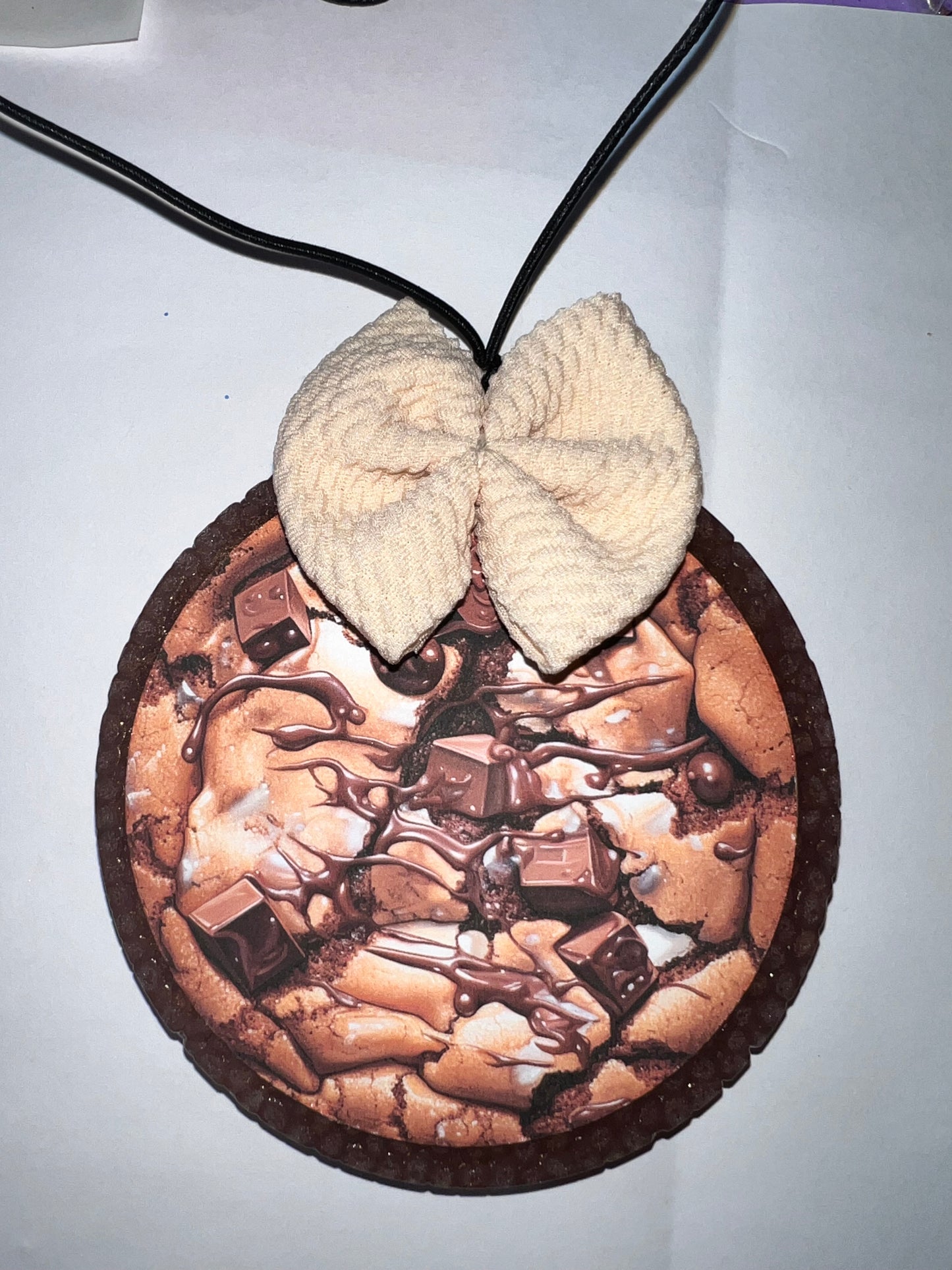 Chocolate chip cookie w/ bow