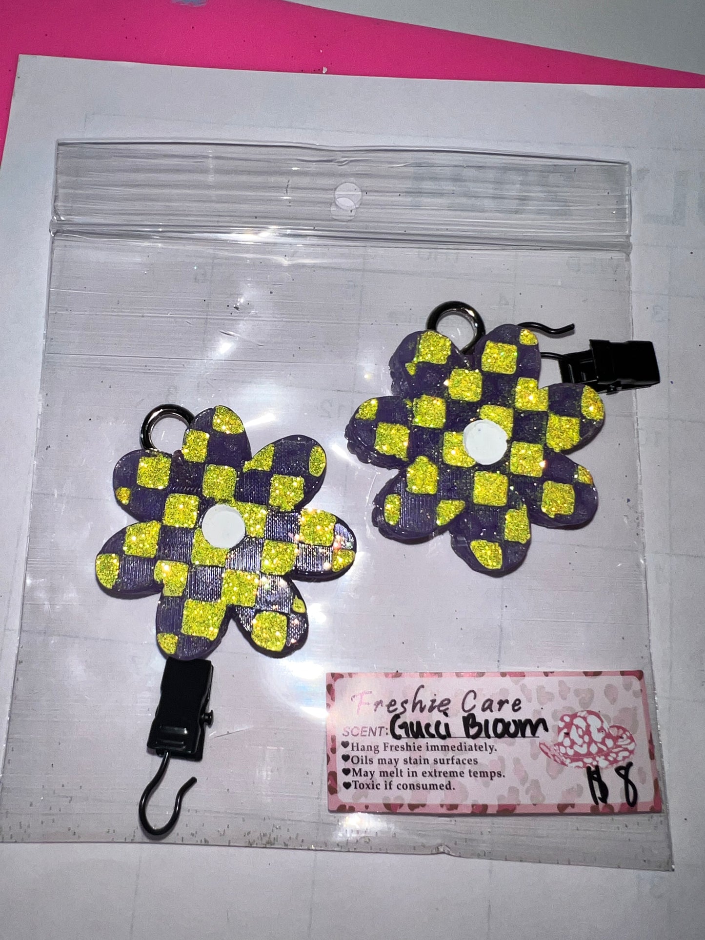 Checkered flower vent freshie