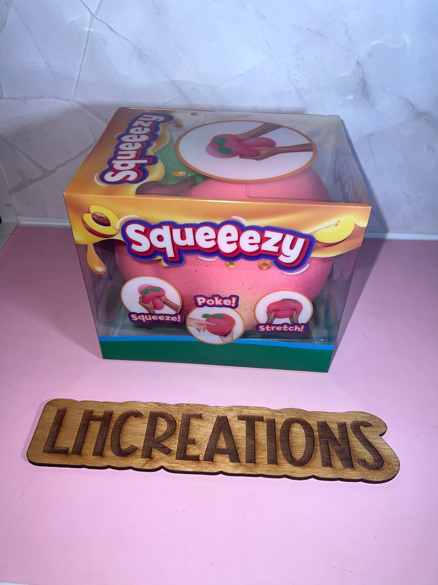 Squeezy Peach Squishy